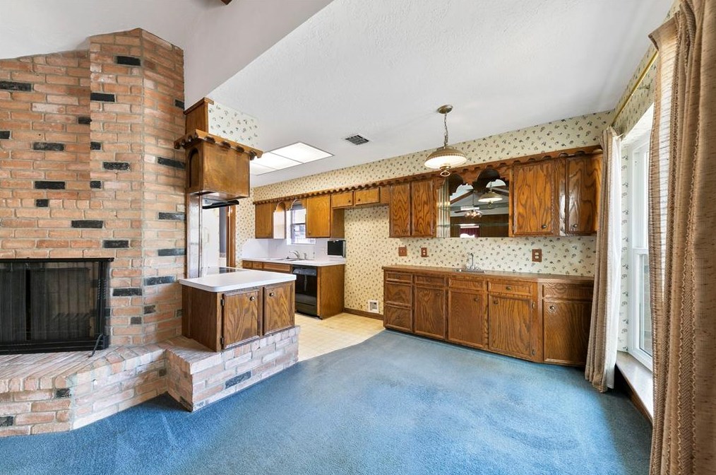 9726 Springmont Dr, Houston TX  77080-1440 exterior
