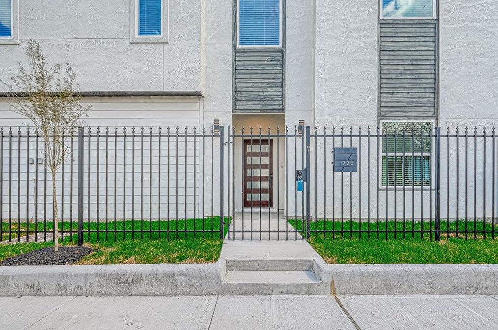 1720 Hardy St, Houston, TX 77026