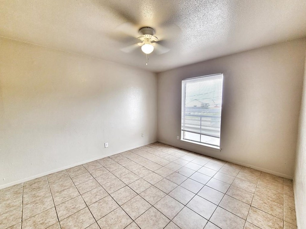2202 16th Ave N #16, Texas City, TX 77590