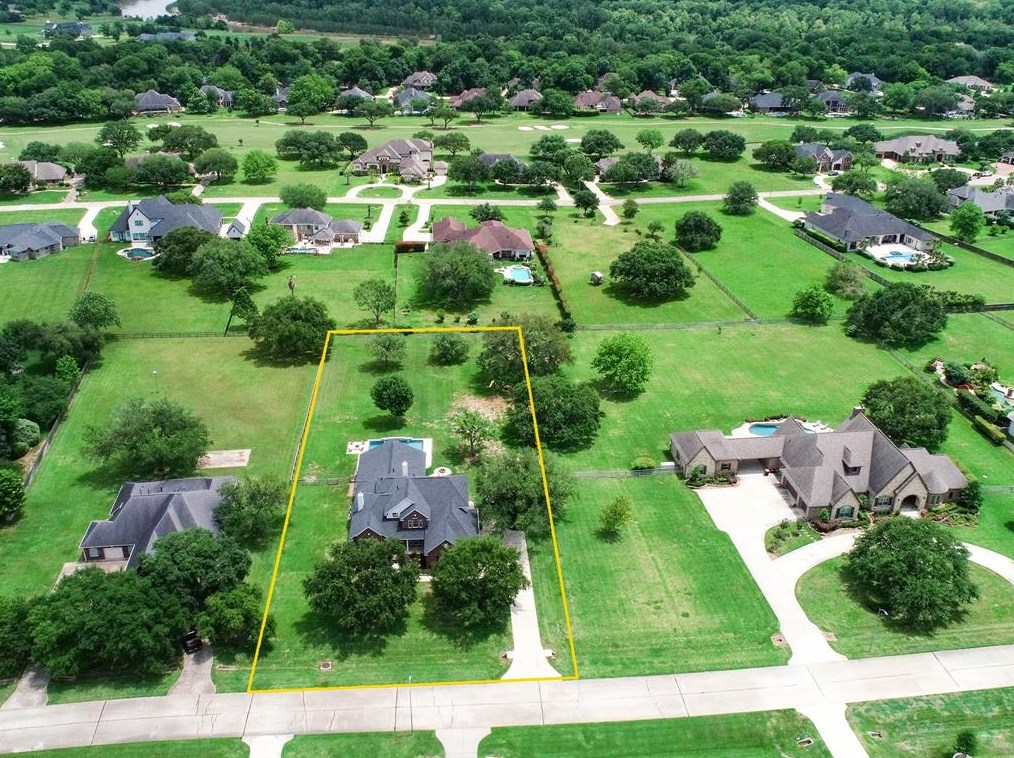 4002 Wentworth Dr, Fulshear TX 77441-4369 exterior