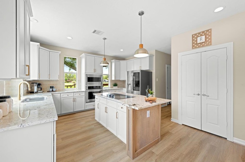 4002 Wentworth Dr, Fulshear TX 77441-4369 exterior