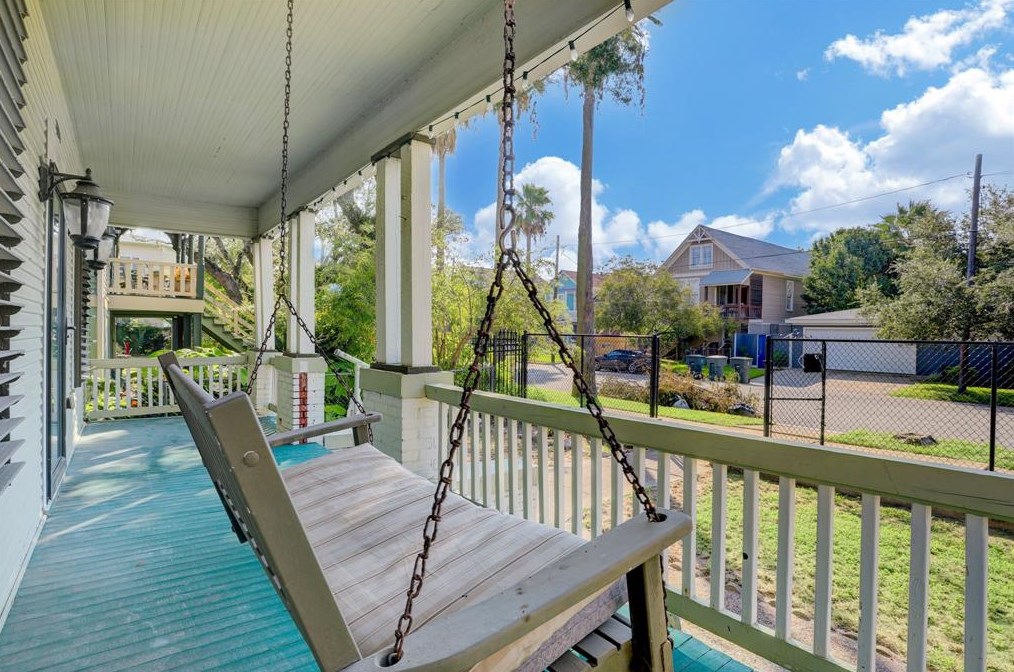 1924 Ursuline St, Galveston, TX 77550