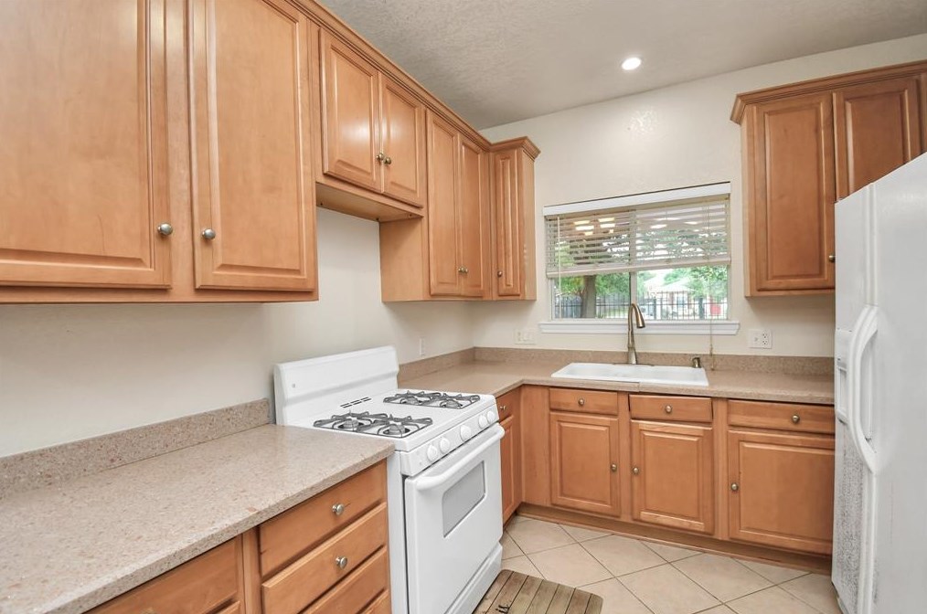 9203 Vogue Ln, Houston, TX 77080-5557