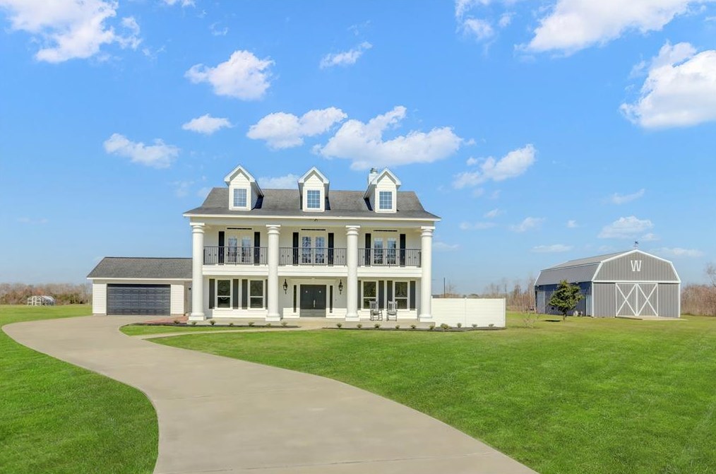 802 County Road 34, Angleton, TX 77515