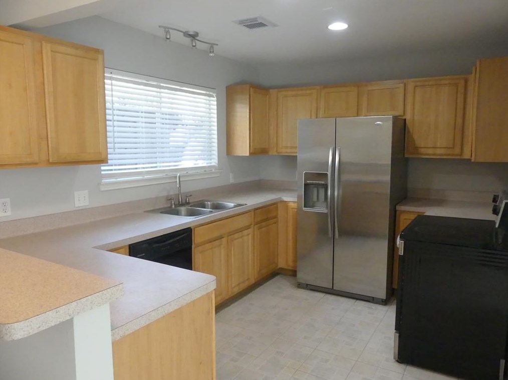 716 Willard St, Houston, TX 77006-1349