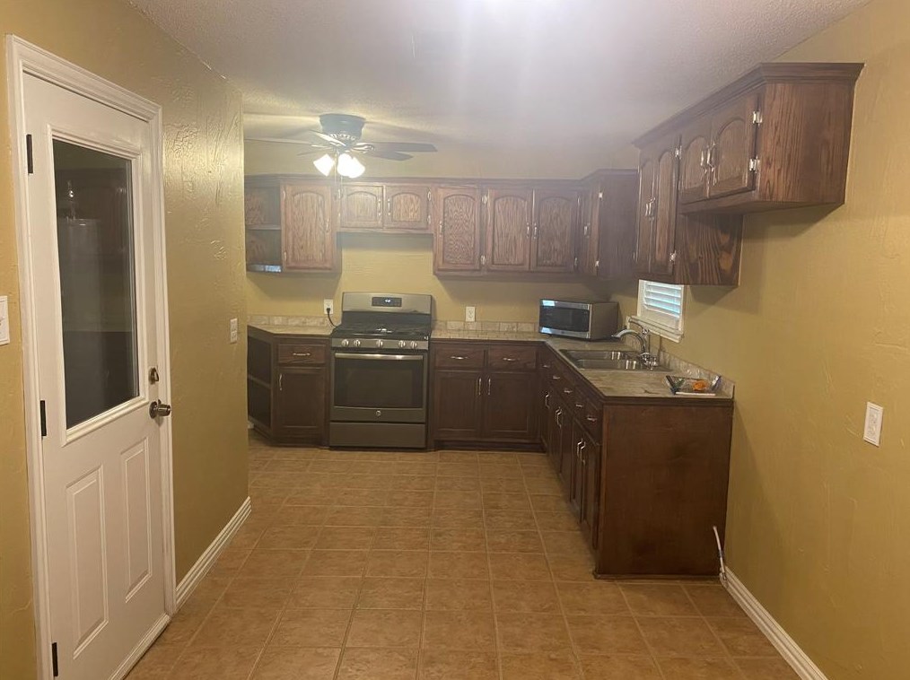 2118 Parakeet St, Houston, TX 77034