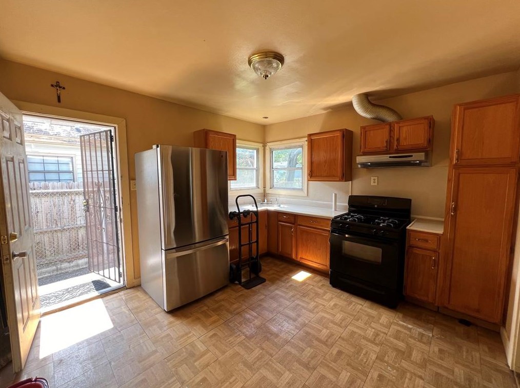 7402 Japonica St, Houston TX  77012-3146 exterior