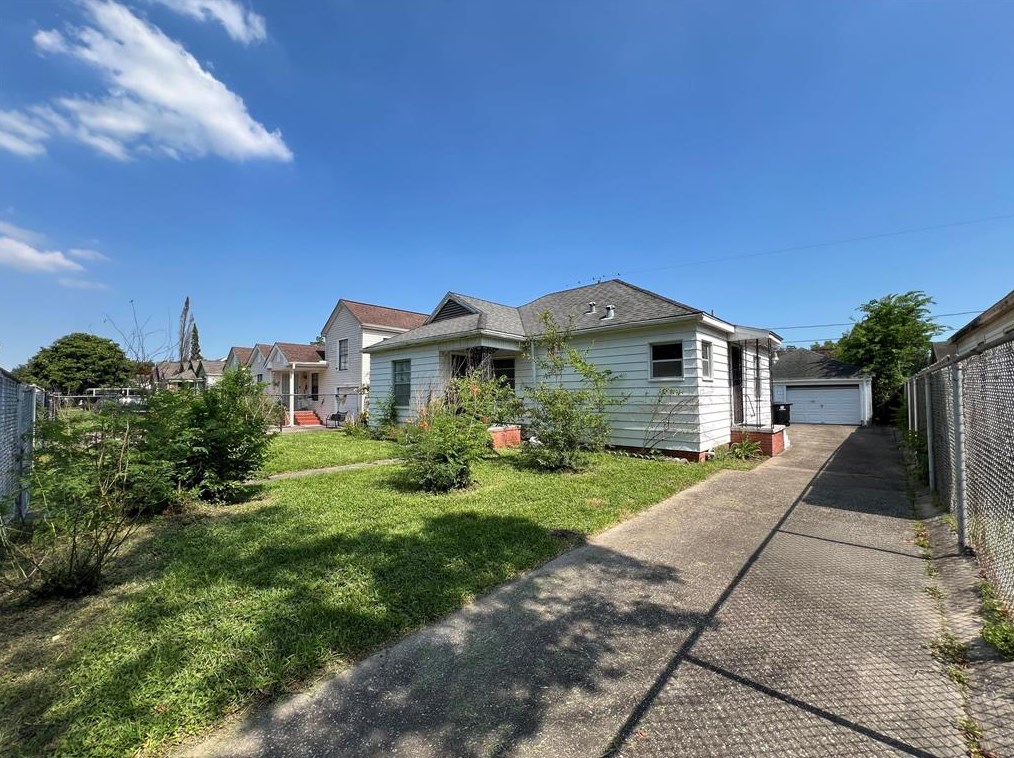 7402 Japonica St, Houston, TX 77012-3146