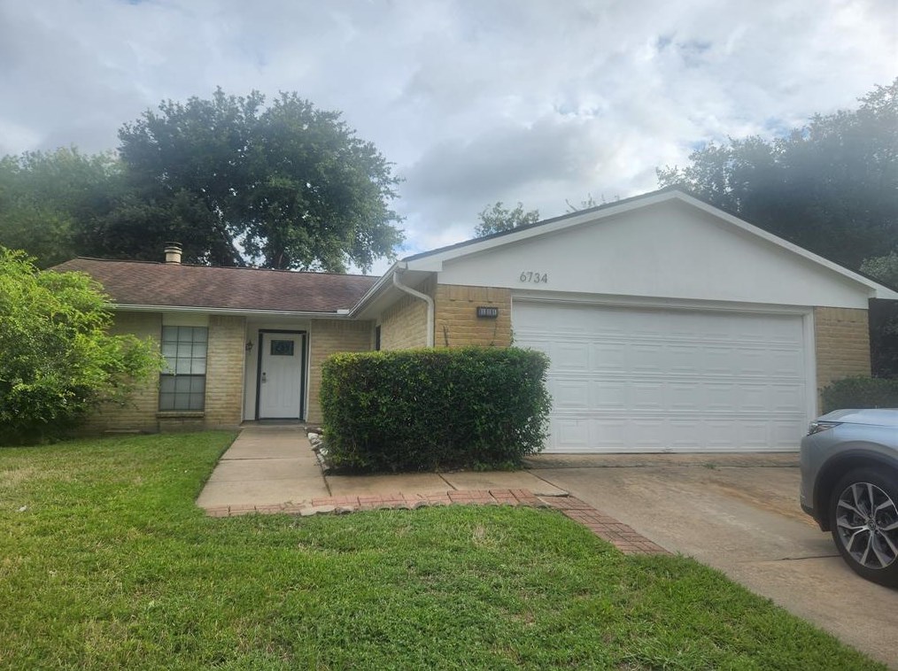 6734 Tara Dr, Richmond, TX 77469