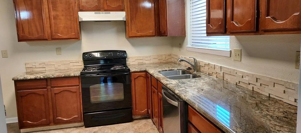 2443 Heritage Bend Dr, Houston TX  77598-3116 exterior