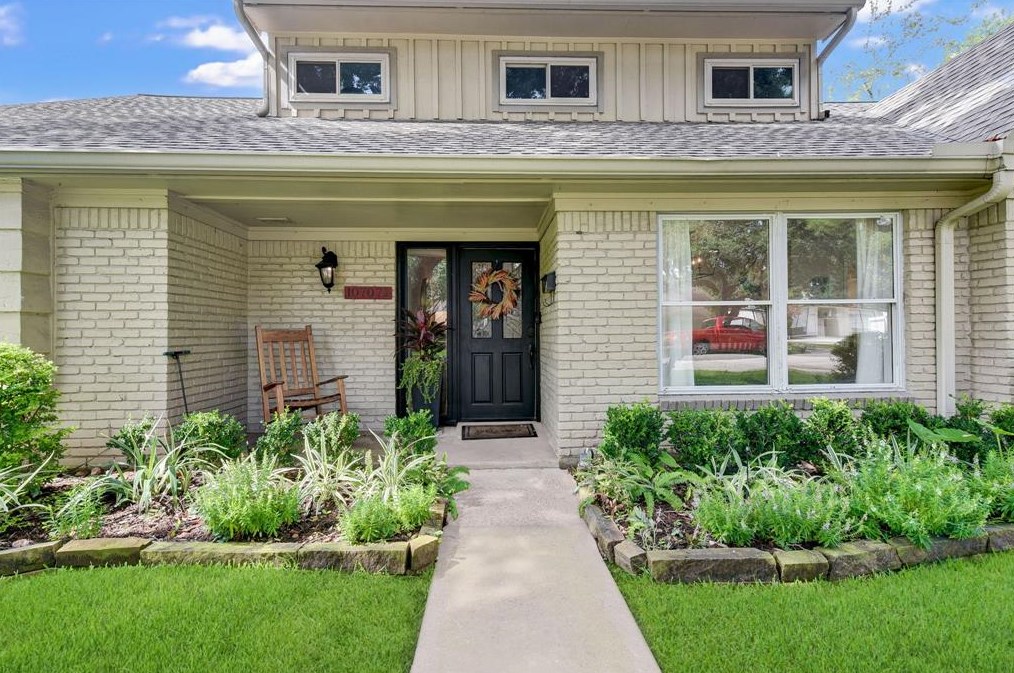 10707 Piping Rock Ln, Houston TX  77042-2824 exterior