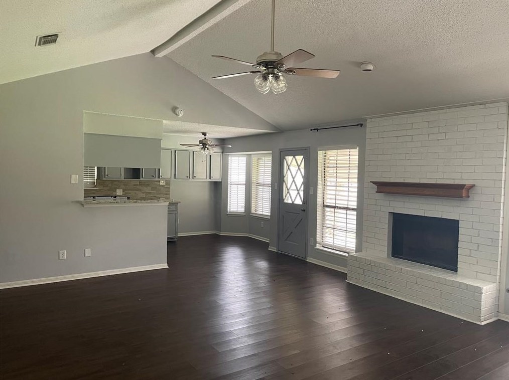 1736 29th St N, Texas City, TX 77590