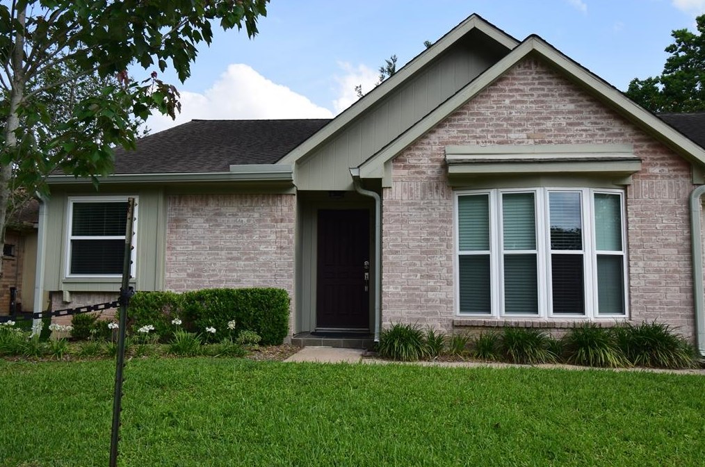 2644 Coopers Post Ln, Sugar Land TX  77478-4124 exterior