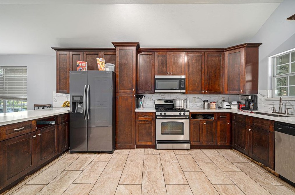 7002 Semmes, Houston TX  77026-6840 exterior