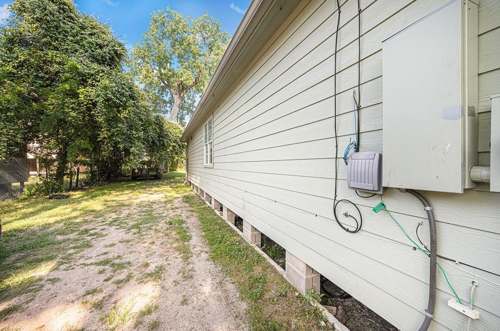 7002 Semmes, Houston TX  77026-6840 exterior