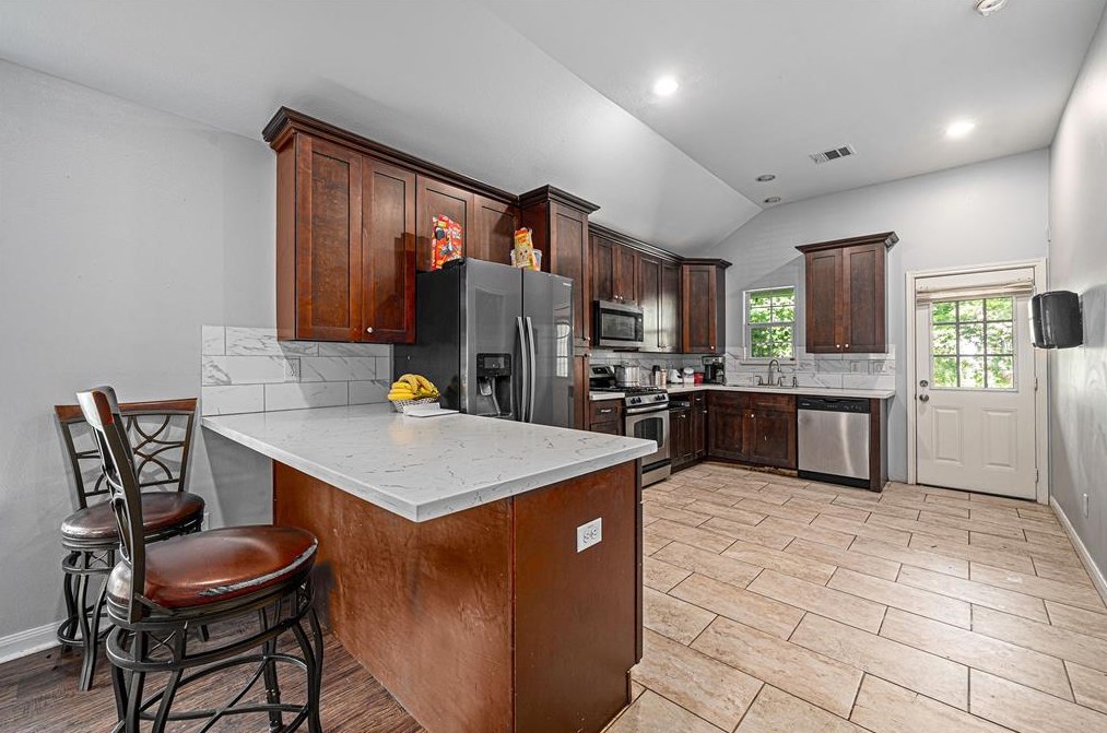 7002 Semmes, Houston TX  77026-6840 exterior