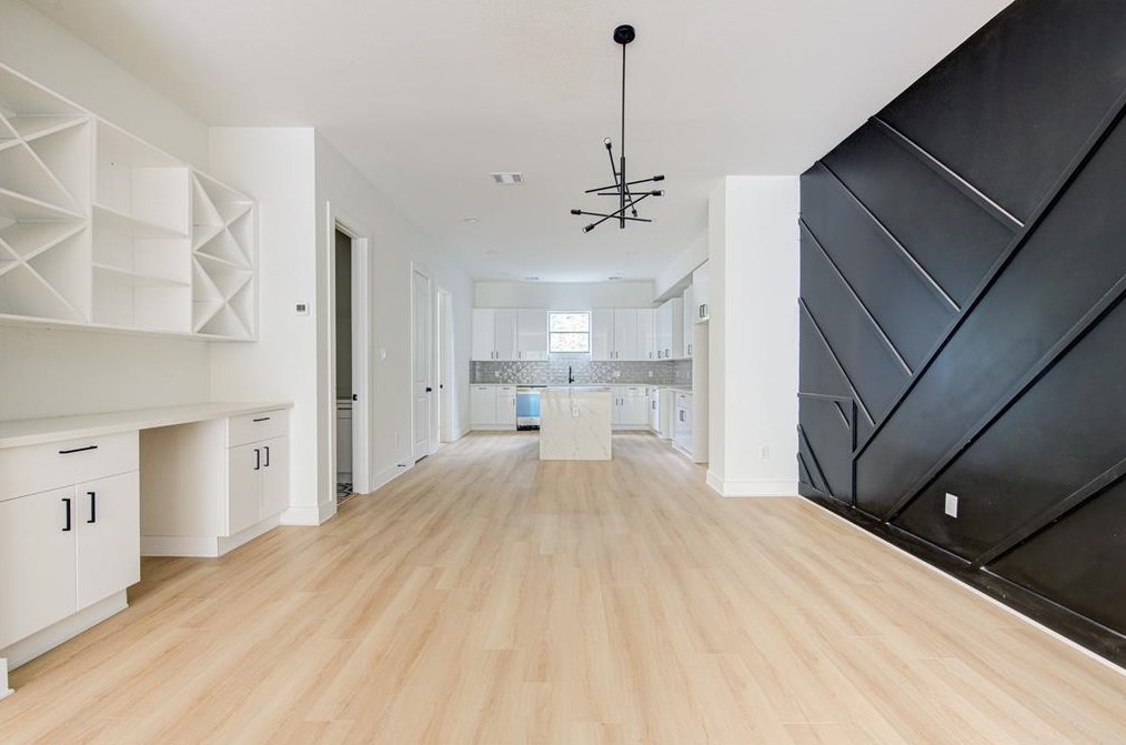 4549 Creekmont Dr, Houston, TX 77091-5229