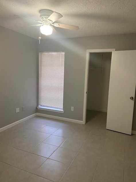 4323 Stonehenge Trl, Houston TX  77066-3635 exterior