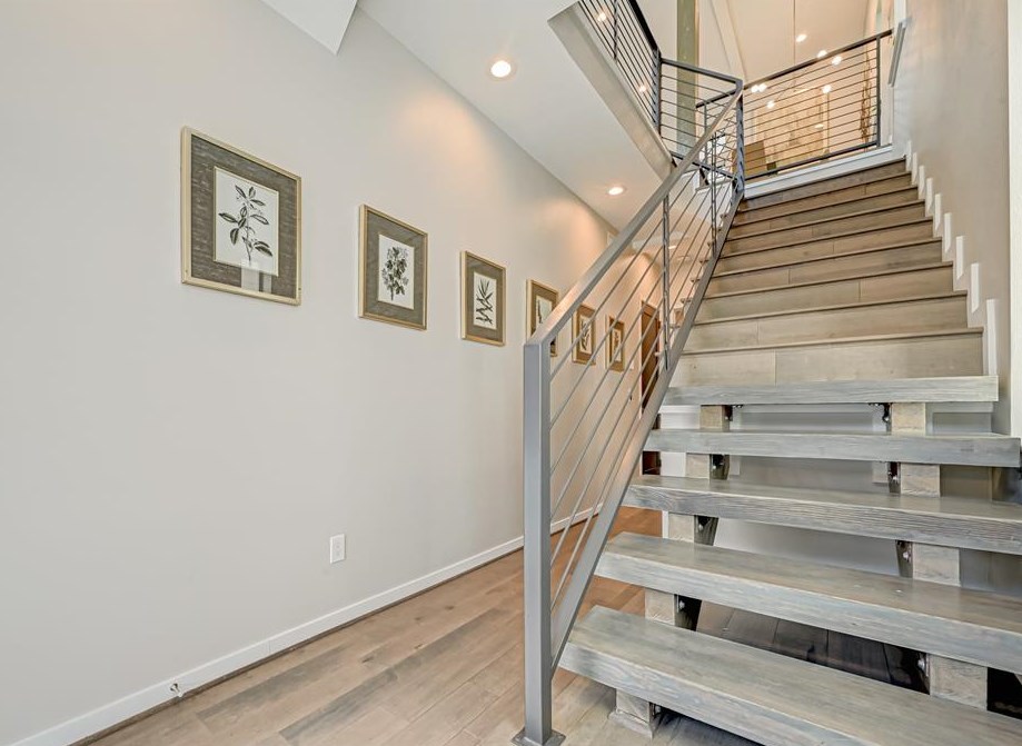 607 Memorial Heights Dr, Houston TX  77007 exterior