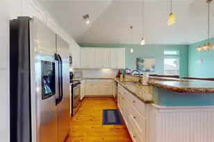 1121 Blue Water Dr, Crystal Beach, TX 77650 - Photo 12