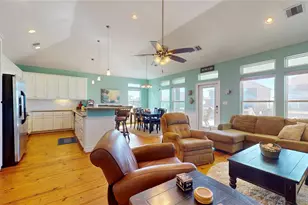 1121 Blue Water Dr, Crystal Beach, TX 77650 - Photo 10