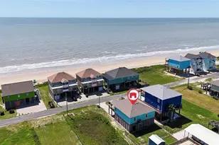 1121 Blue Water Dr, Crystal Beach, TX 77650 - Photo 2