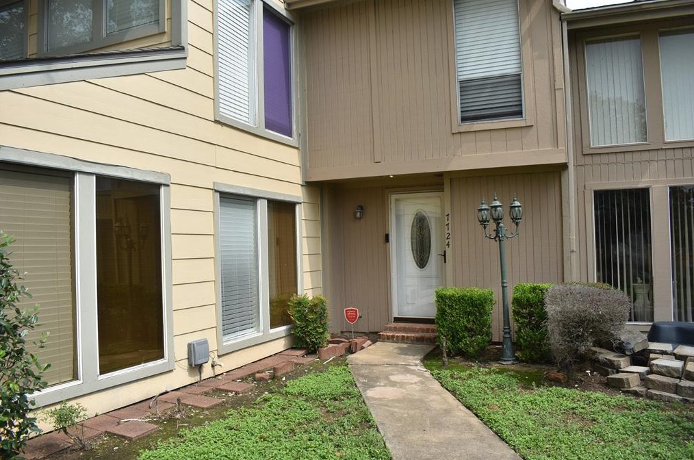 7724 Challie Ln, Houston, TX 77088-4232
