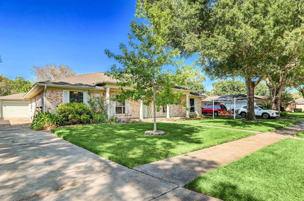 16407 Locke Haven Dr, Houston, TX 77059-6018