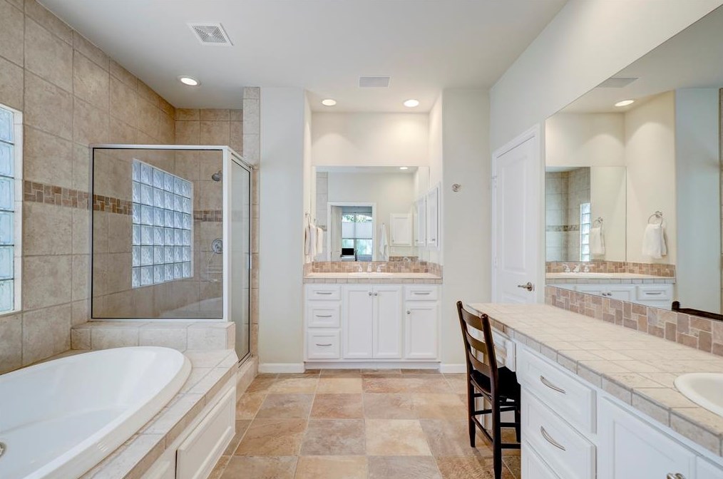 5831 Lacy St, Houston TX  77007-7142 exterior