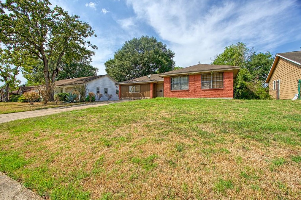 6311 Roughlock St, Houston, TX 77016-1332