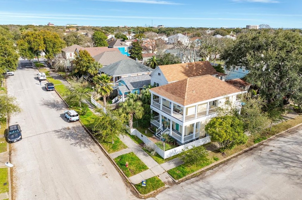 3727 Ave N 1/2, Galveston, TX 77550