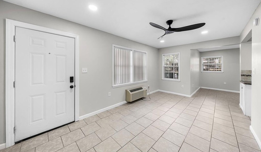 230 W 27th St #1, Houston, TX 77008