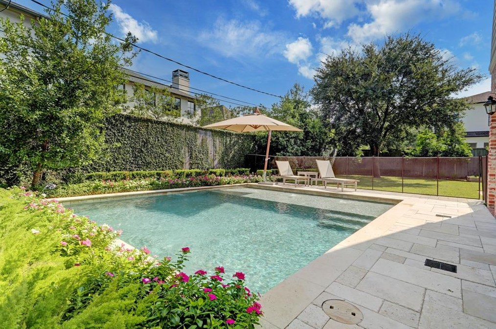 6126 Cedar Crk Dr, Houston TX  77042-2303 exterior