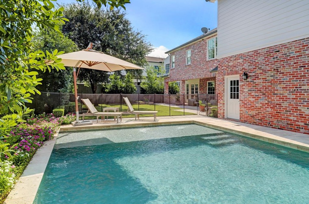 6126 Cedar Crk Dr, Houston TX  77042-2303 exterior