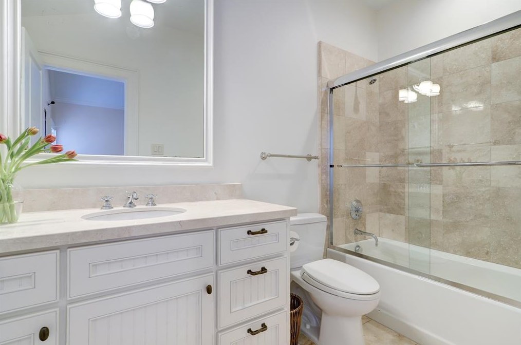 6126 Cedar Crk Dr, Houston TX  77042-2303 exterior