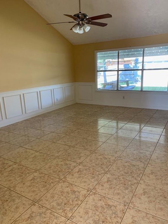9739 Barmont Dr, Morgans Point, TX 77571