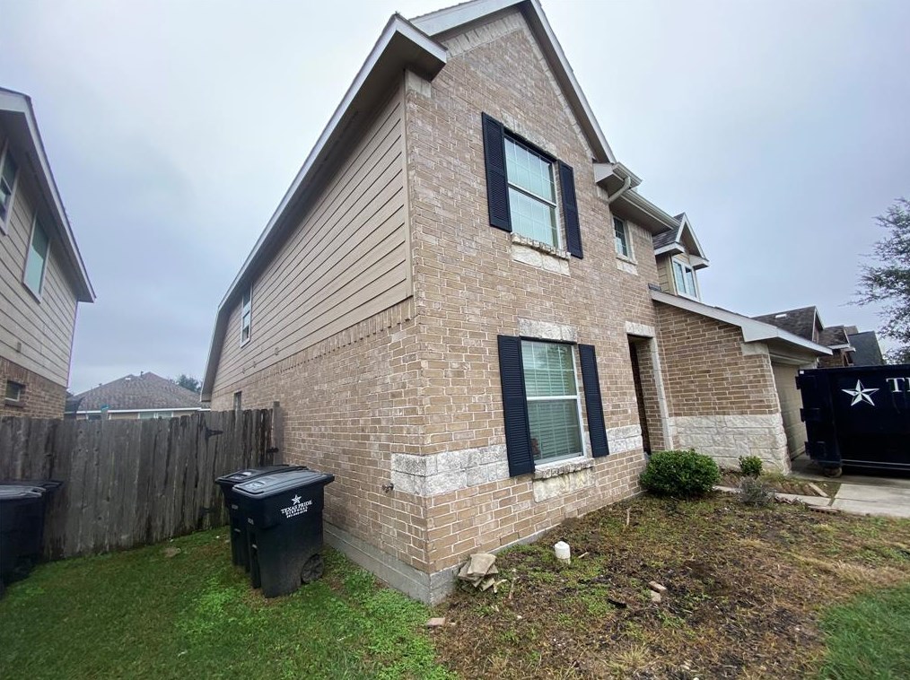 1110 Lasso Ct, Alvin, TX 77511-4838