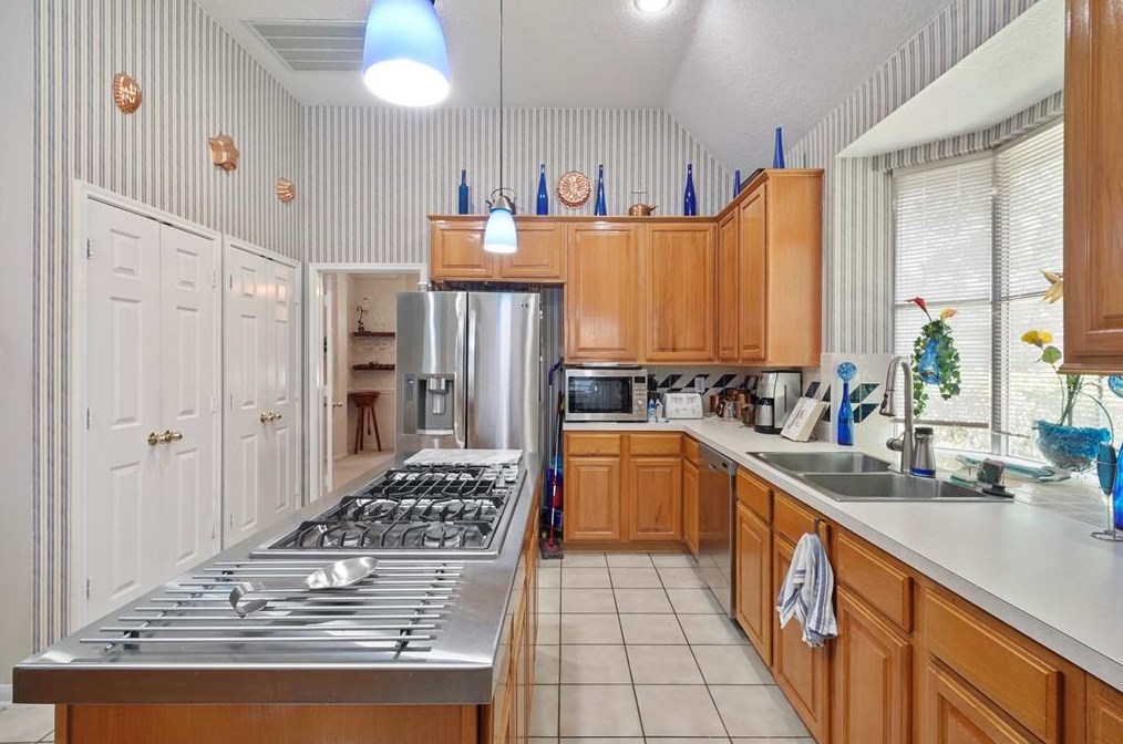 5803 Deer Shadow Ct, Houston TX 77041-4233 exterior