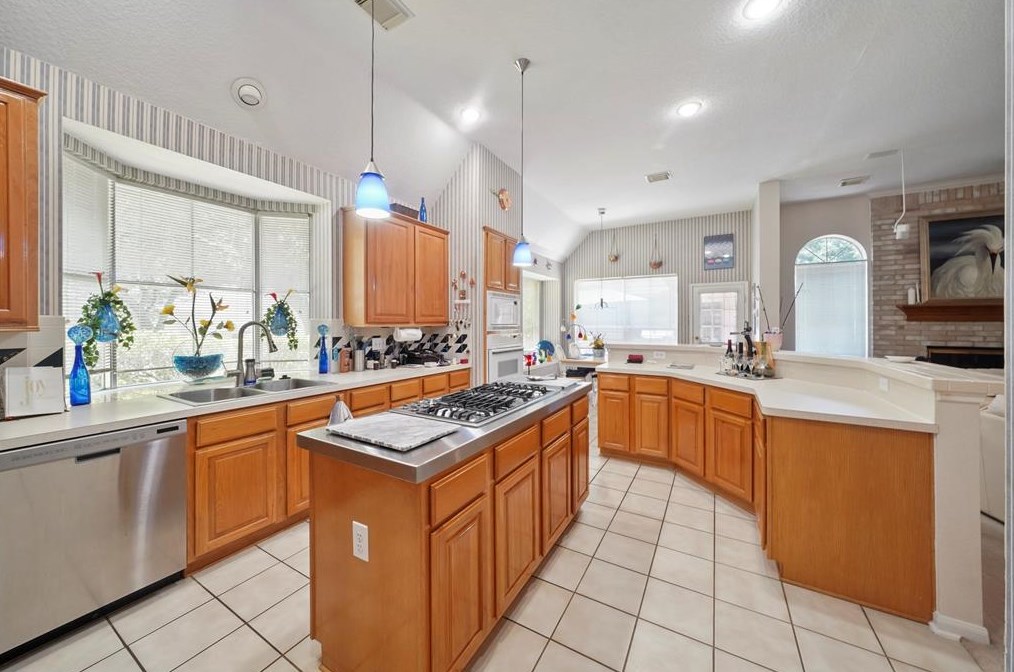 5803 Deer Shadow Ct, Houston TX 77041-4233 exterior