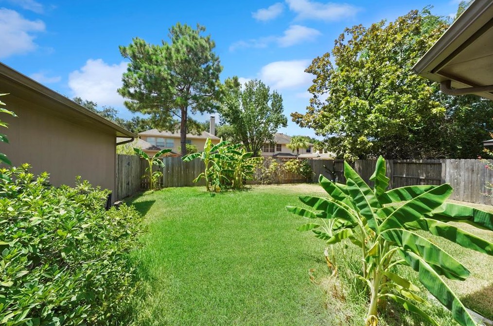 5803 Deer Shadow Ct, Houston TX 77041-4233 exterior