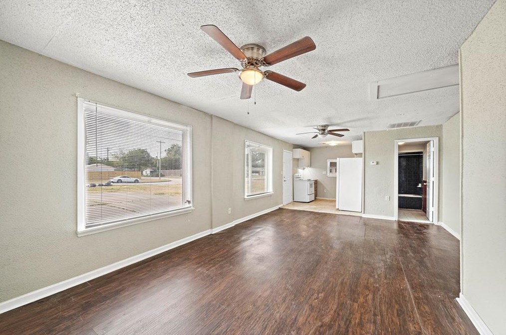 2432 33rd Ave N, Texas City, TX 77590