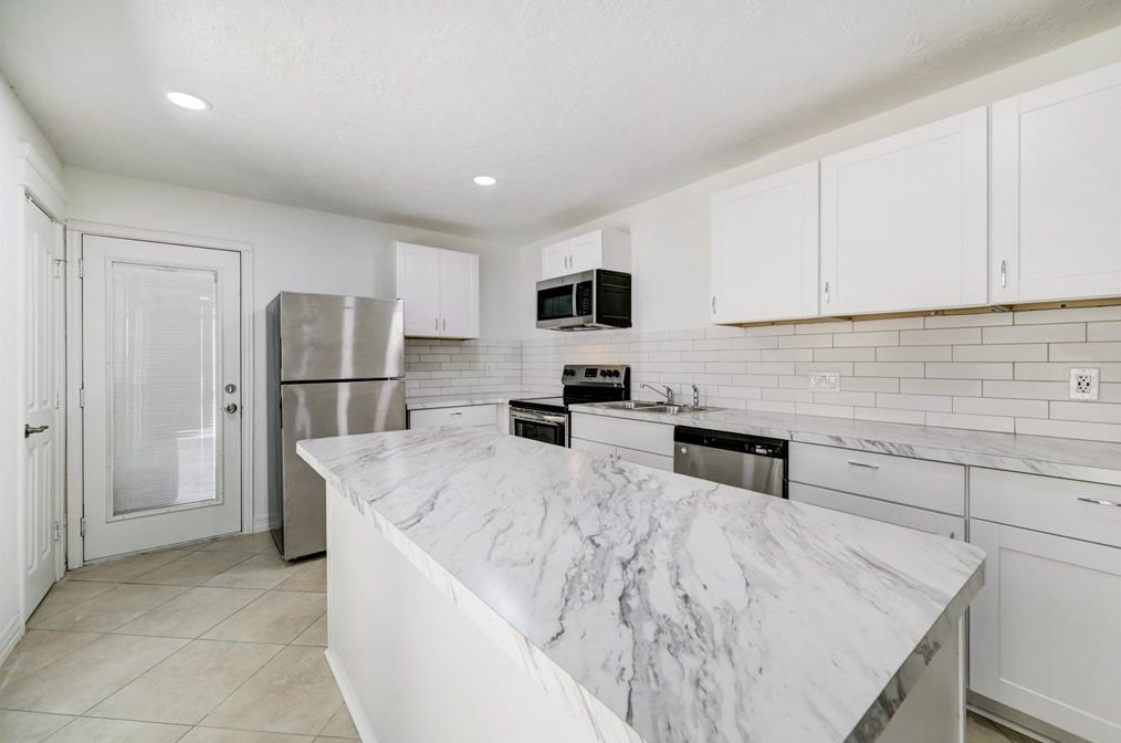5610 Easthampton Dr # B, Houston, TX