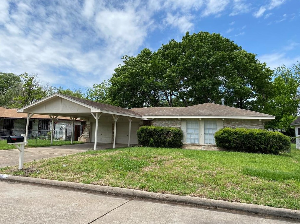 4527 Debeney Dr, Houston, TX 77039