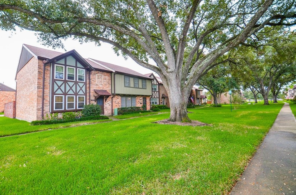 2268 Shadowdale Dr, Houston, TX 77043-2111