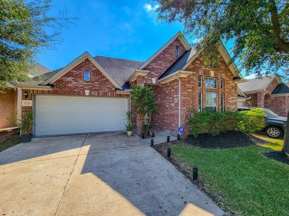 13226 Southpoint Ln, Houston TX  77034-2167 exterior