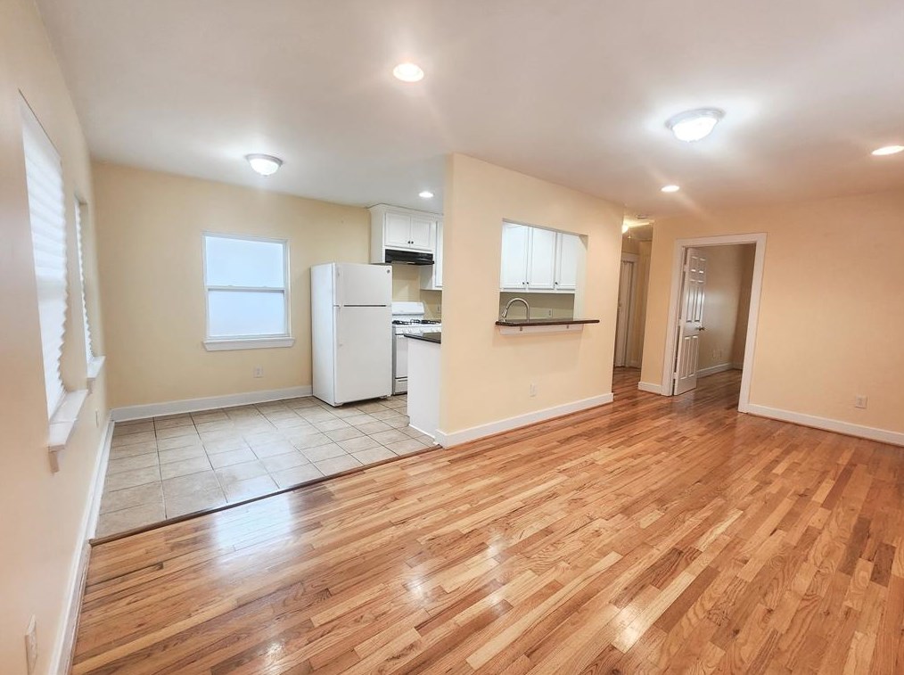 725 10th 1/2 St, Houston, TX 77008-7107