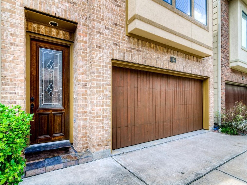 317 Cage St, Houston, TX 77020-6113