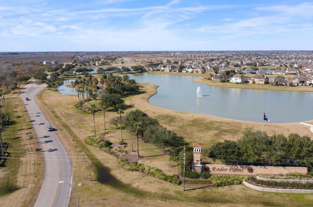 11 Carmel Dr, Manvel TX 77578-3388 exterior