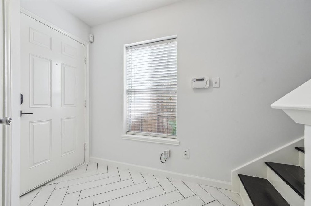 1135 24th St, Houston, TX 77009-1712