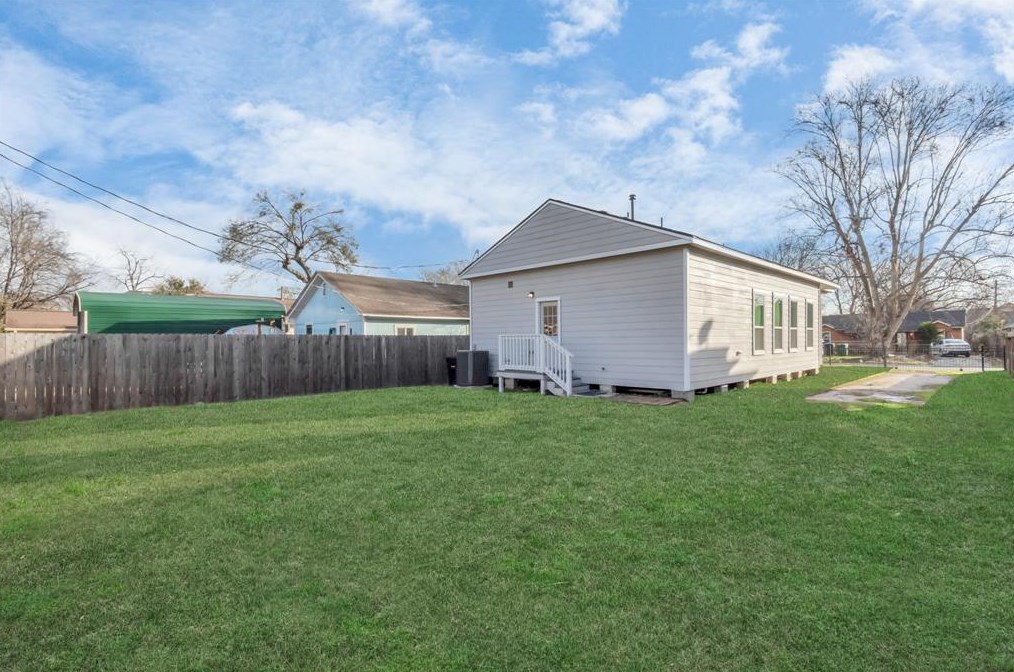 4007 Edison St, Houston TX  77009-4011 exterior